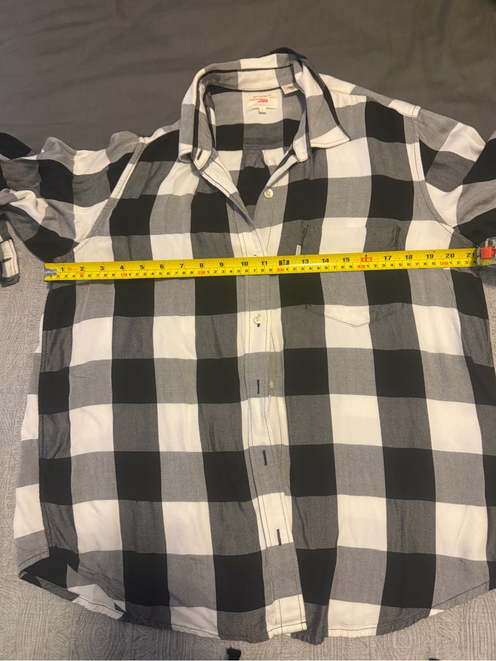 Levi's Women’s Boyfriend Black and White Buffalo Plaid Button-Down Shirt, Large - Picture 7 of 8